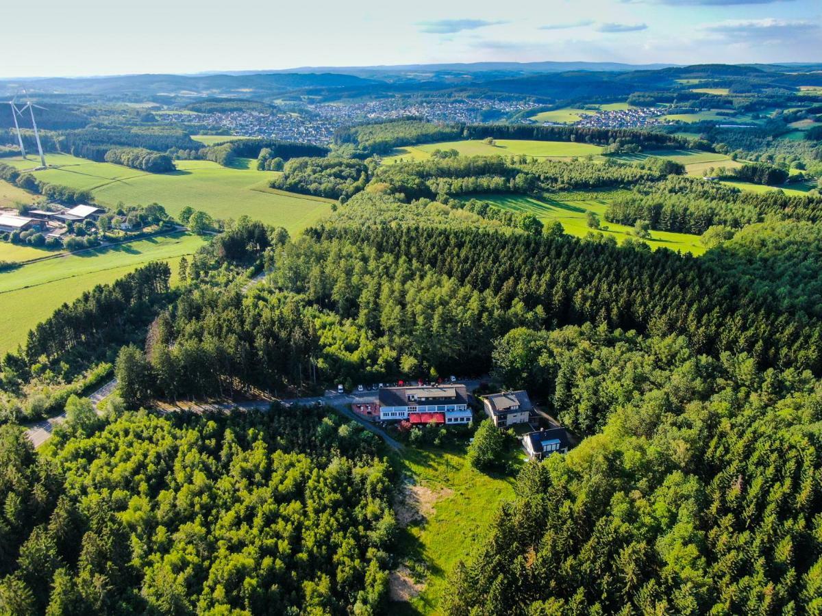 Hotel Landhaus Berghof Wenden  エクステリア 写真